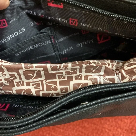 Stone Mountain Black/Tan Genuine Leather Greenwich  Hobo  Shoulder Bag - Picture 8 of 8